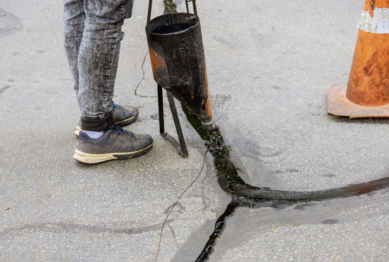 asphalt maintenance, asphalt crack sealing